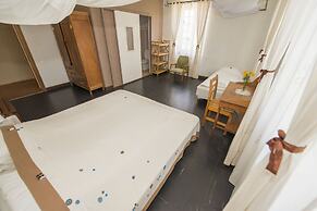 Lovasoa CCCC - Hostel