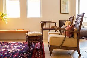 Modern & Stylish 3BR Apt With Balcony