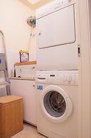 Modern & Stylish 3BR Apt With Balcony