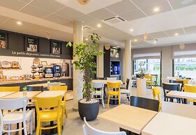 B&B HOTEL Troyes Magasins d'usine