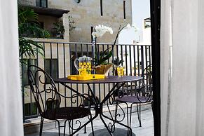 Contemporary & Texture-Rich Hideaway