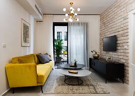 Contemporary & Texture-Rich Hideaway