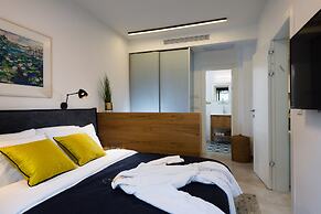 Contemporary & Texture-Rich Hideaway