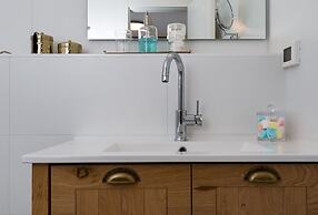 Contemporary & Texture-Rich Hideaway