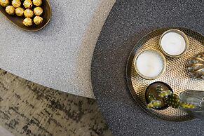 Contemporary & Texture-Rich Hideaway