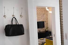 Contemporary & Texture-Rich Hideaway