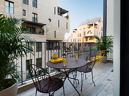 Contemporary & Texture-Rich Hideaway