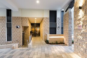 Contemporary & Texture-Rich Hideaway