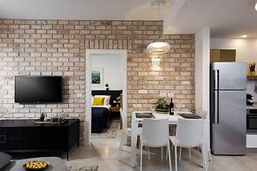 Contemporary & Texture-Rich Hideaway