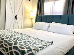 Lake & Pool View 1 Mile From Universal