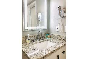 Lake & Pool View 1 Mile From Universal