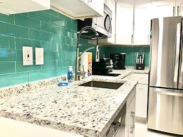 Lake & Pool View 1 Mile From Universal