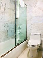 2701 · Luxury Lakefront Unit With Pool Views