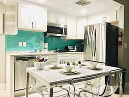 2701 · Luxury Lakefront Unit With Pool Views