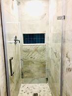 2701 · Luxury Lakefront Unit With Pool Views