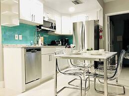 2701 · Luxury Lakefront Unit With Pool Views