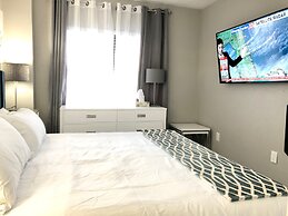 2701 · Luxury Lakefront Unit With Pool Views