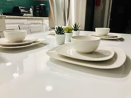 2701 · Luxury Lakefront Unit With Pool Views