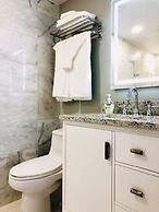 2701 · Luxury Lakefront Unit With Pool Views