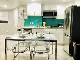 2701 · Luxury Lakefront Unit With Pool Views