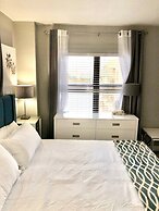 2701 · Luxury Lakefront Unit With Pool Views