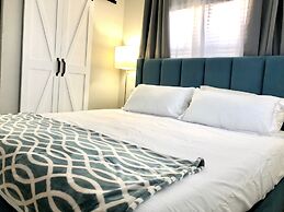 2701 · Luxury Lakefront Unit With Pool Views