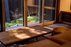 RESI STAY Villa Silktree