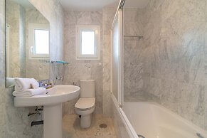 Whispering Palms Apartment