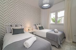 Whispering Palms Apartment