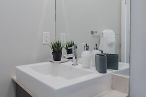 Sterling Suites - Financial District