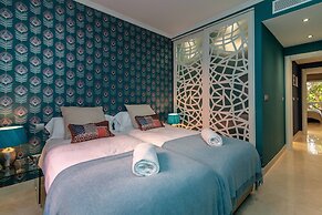 Chic Oasis on the Coast