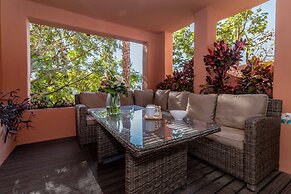 Chic Oasis on the Coast