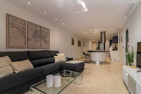 Chic Oasis on the Coast