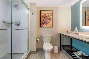 Cambria Hotel Ocean City - Bayfront