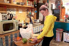 Cocoroom Guesthouse Cafe and Garden - Hostel