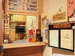 Cocoroom Guesthouse Cafe and Garden - Hostel