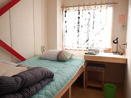 Cocoroom Guesthouse Cafe and Garden - Hostel