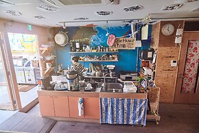 Cocoroom Guesthouse Cafe and Garden - Hostel