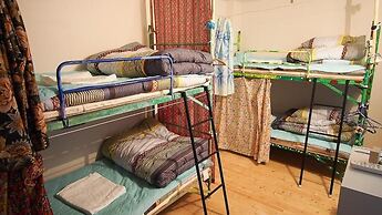 Cocoroom Guesthouse Cafe and Garden - Hostel