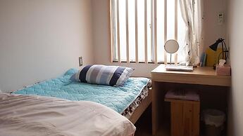 Cocoroom Guesthouse Cafe and Garden - Hostel