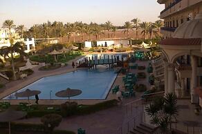 Green Desert Hotel