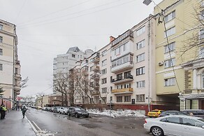 GM Apartment Staropimenovskii 16