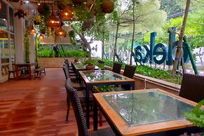 Deka Hotel Surabaya HR Muhammad