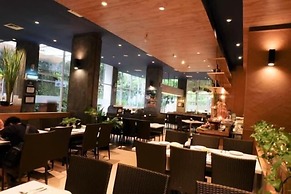 Deka Hotel Surabaya HR Muhammad