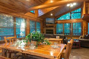 Serenity Forest Cabin With Private Hot Tub and Grill on the Back Deck 