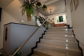 The 168 Gallery Residence