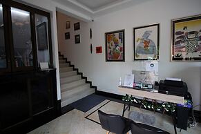 The 168 Gallery Residence