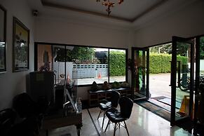 The 168 Gallery Residence