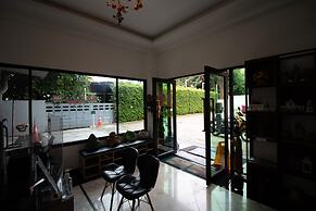 The 168 Gallery Residence