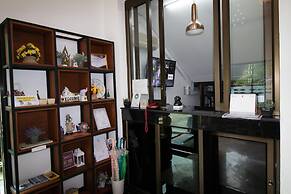 The 168 Gallery Residence